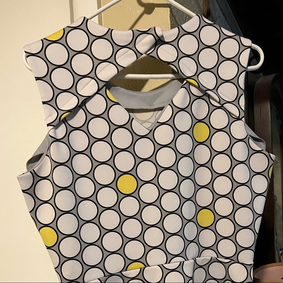 Beautiful bright tulip type shirt - Picture 2 of 2